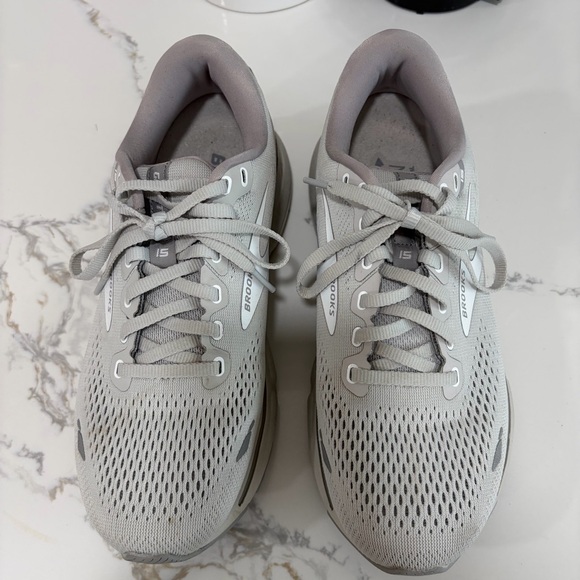 $60 Brooks Ghost 15 Women’s Athletic Running Shoe 8W  Bought Walking Light Grey - Picture 2 of 13